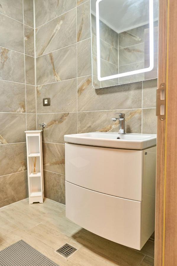 Seastar Apartment - Spa N Pools Beach Resort Mamaia Exterior foto